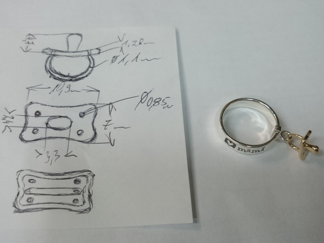 22 Złote smoczki miały być dokładnym odwzorowaniem, prawdziwych smoczków dzieci