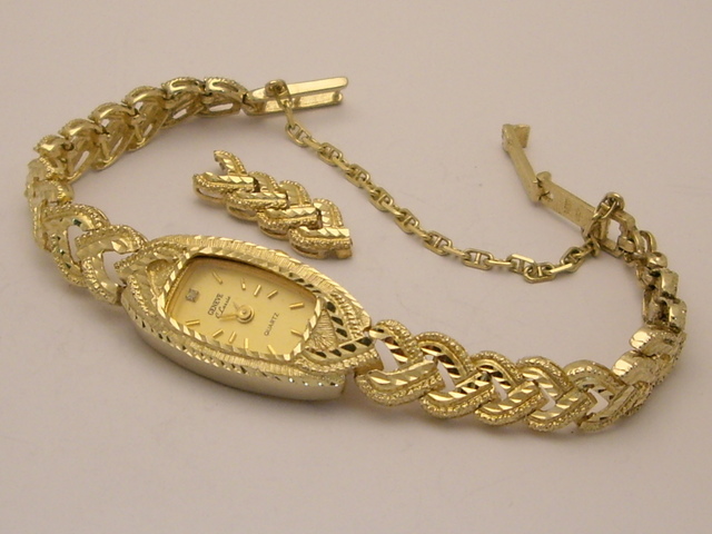 8 | Złoty zegarek ze skróconą bransoletą