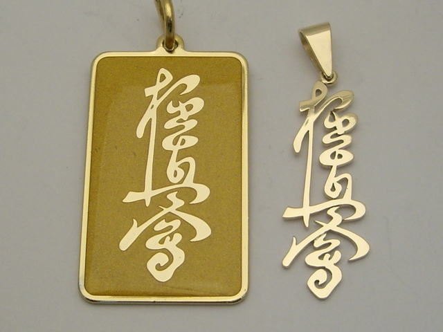 13 Złoty wisiorek karate kyokushin.