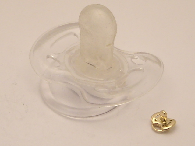 22 Złoty smoczek z prawdziwym smoczkiem