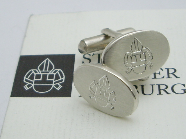 46 Spinki ze znakiem