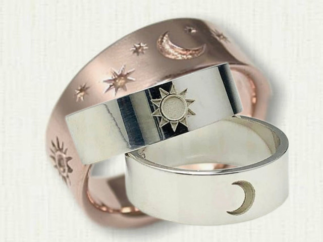 25 Młoda para zażyczyła sobie obrączki z księżycem i słońcem